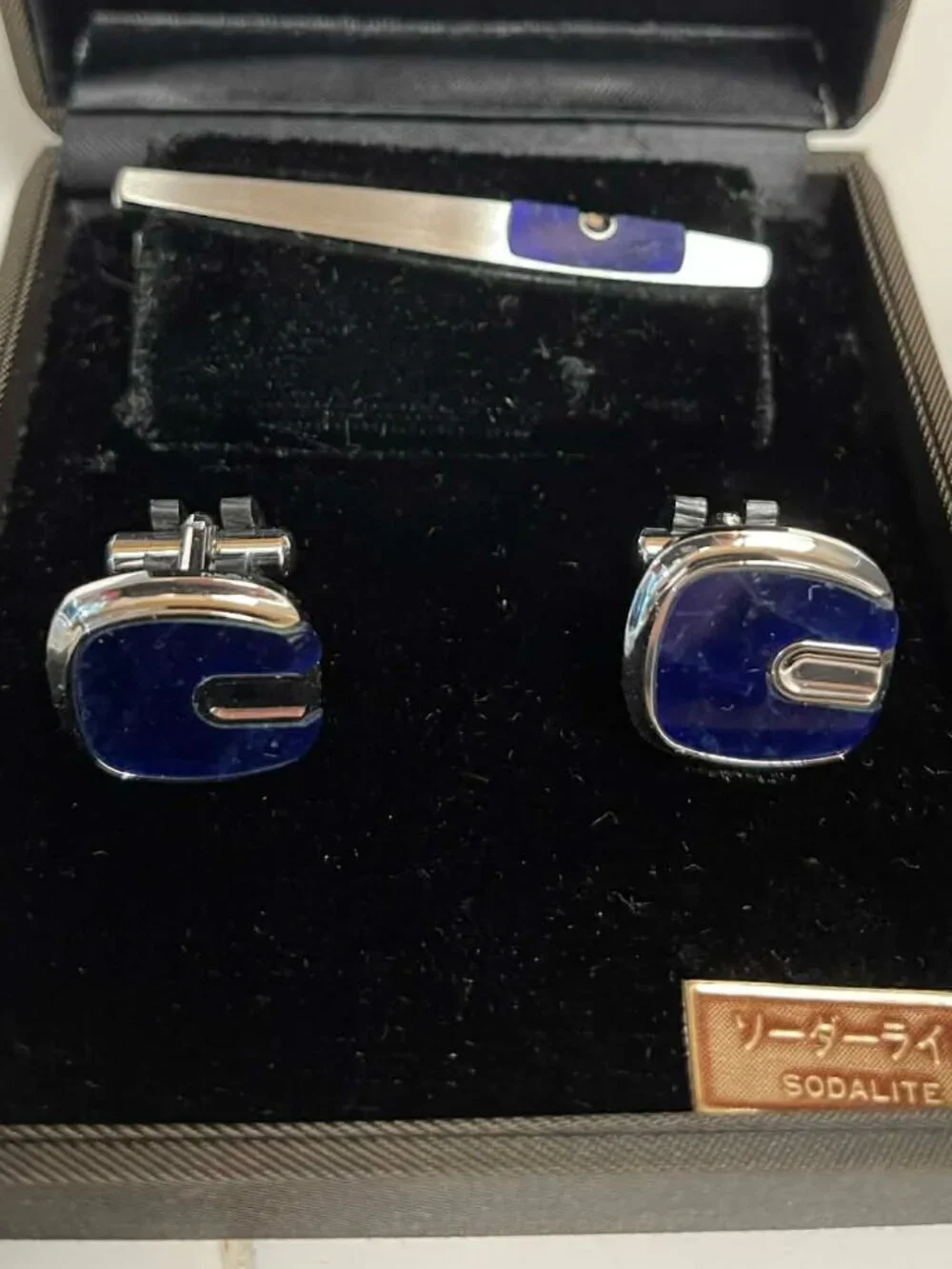 Bourbon tie bar and cufflinks